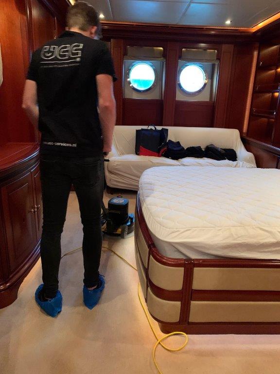 Yacht carpet cleaner