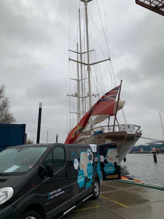 yacht cleaning pickup service